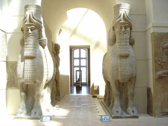 800px-louvre_lion_gate_dsc00914.jpg