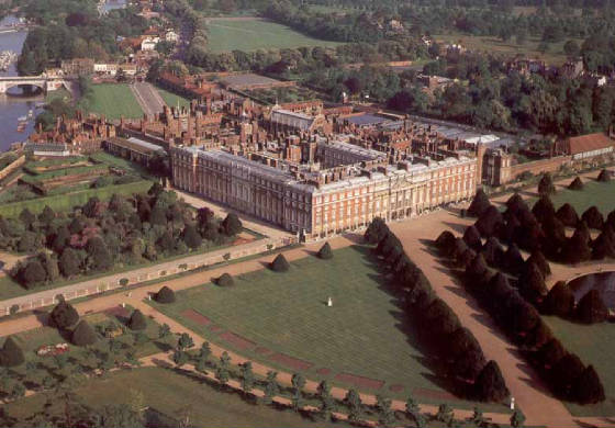 hampton-court-palace-1.jpg