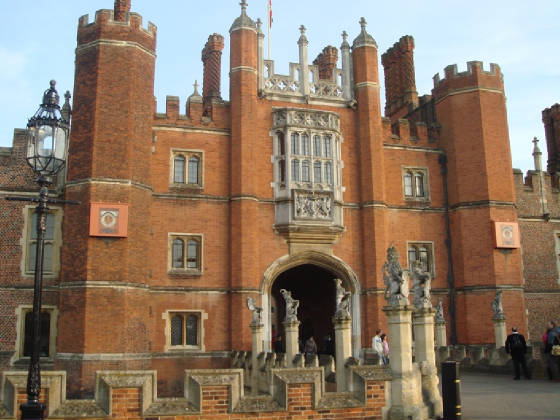 hampton-court-palace-england12-kl.jpg