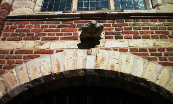 kapelle100_0048-westzijde-boventoegangspoort-kl.jpg