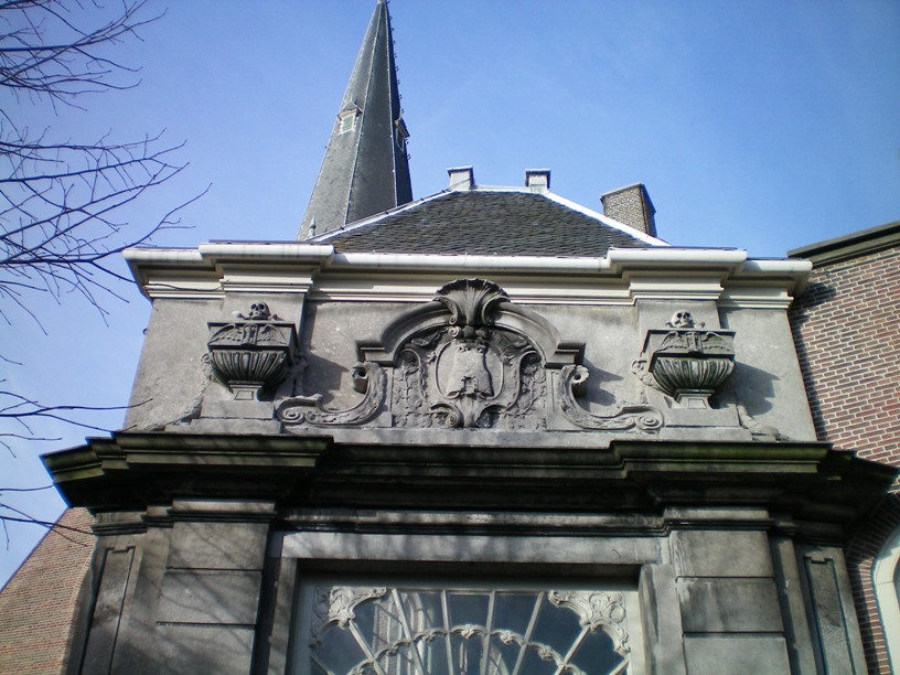 100_0009voorburg-kerkdeur-kl.jpg