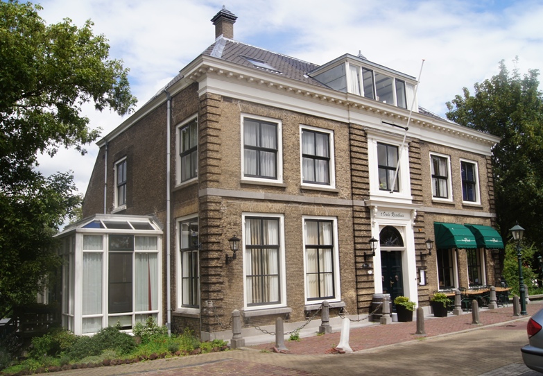 capelleadijsseldsc00631ouderaadhuis1843-kl.jpg