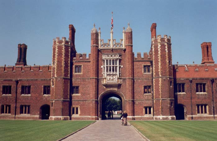 hampton-court-palace-2.jpg