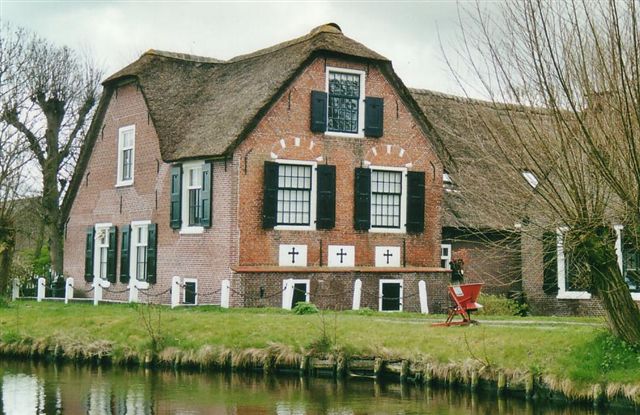 hoogmade-de-boskade-juni2001-boerderij-in-2002-gesloopt-voor-hsl-herbouwd-openluchtmuseum-arnhem.jpg